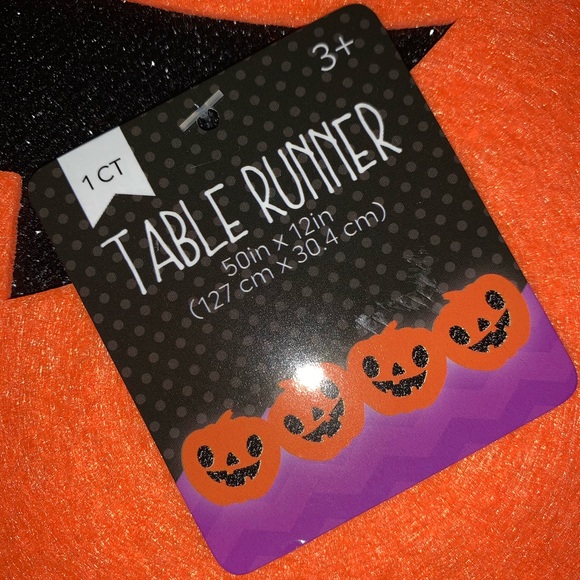 New Halloween pumpkin table runner 1 Ct - Picture 3 of 3